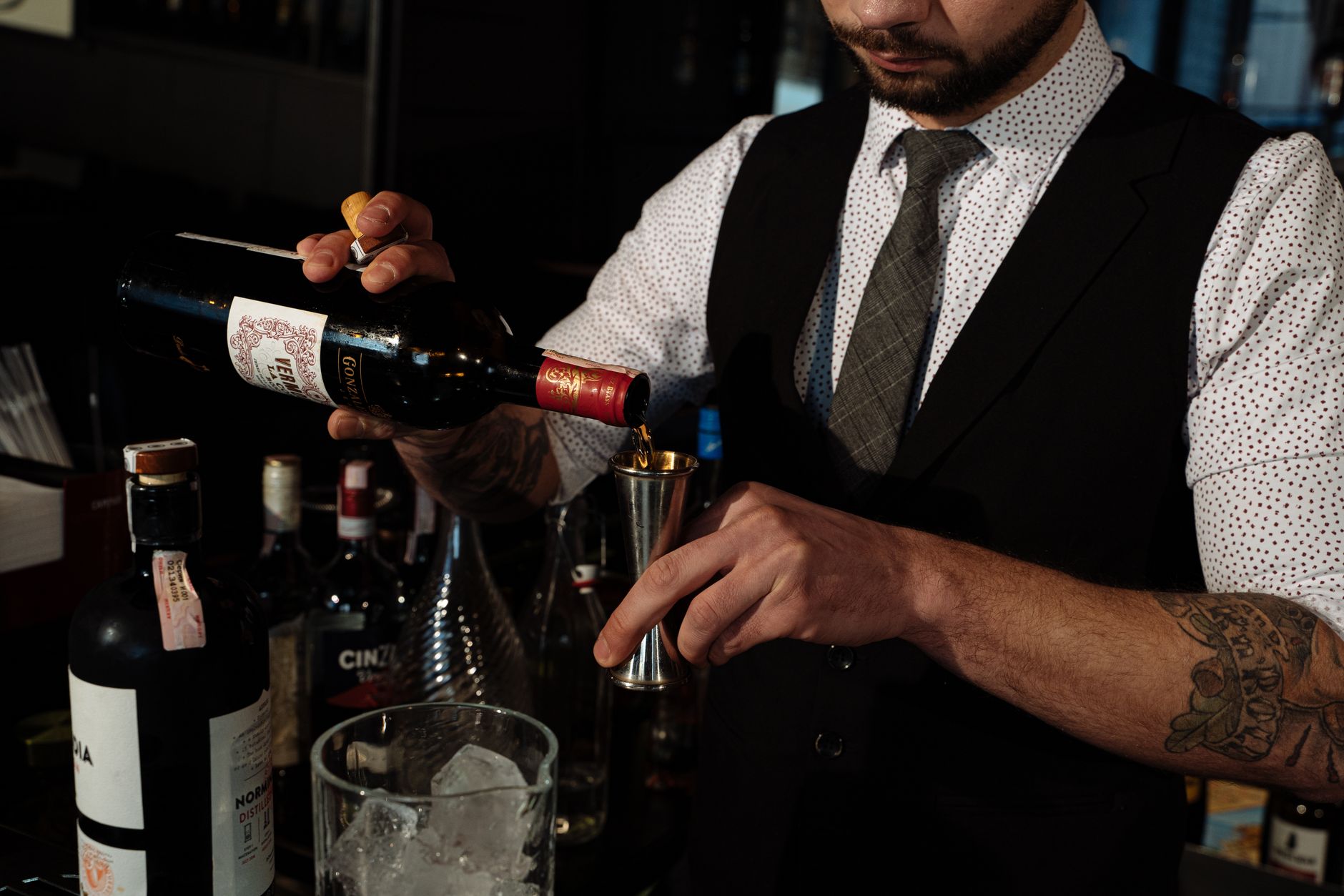 Land a Seasonal Bartending Job Before Thanksgiving